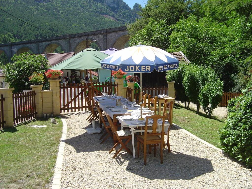 Aux Quatre Saisons Axat Exterior photo